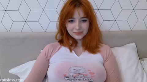 Snapshot of kat_here chatting on December 14, 6:52 pm Katya online show from December 14, 6:52 pm