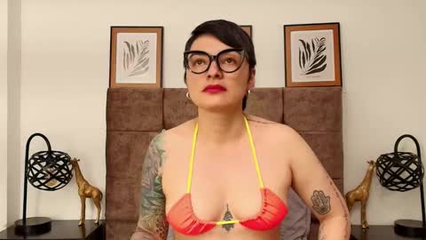 kat paradisse online show from October 5, 7:45 pm