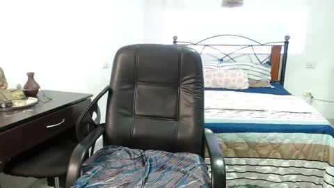 Snapshot of kataleya_skovar chatting on January 9, 12:03 am danna online show from January 9, 12:03 am