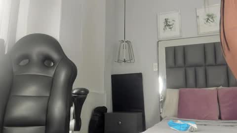 Snapshot of kataleya_west chatting on April 4, 11:51 am kataleya_west online show from April 4, 11:51 am