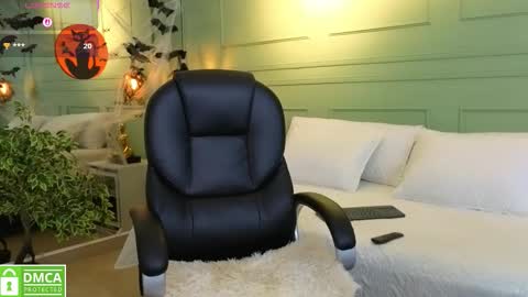 Snapshot of kataliina_18 chatting on October 16, 11:44 am Kat online show from October 16, 11:44 am