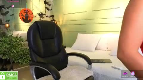 Snapshot of kataliina_18 chatting on October 17, 11:35 am Kat online show from October 17, 11:35 am