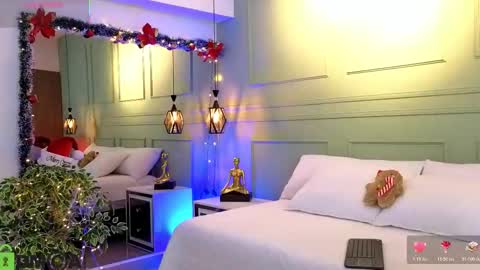 Snapshot of kataliina_18 chatting on December 4, 11:52 am Kat online show from December 4, 11:52 am