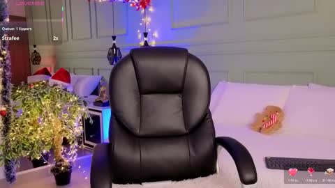 Snapshot of kataliina_18 chatting on December 16, 11:48 am Kat online show from December 16, 11:48 am