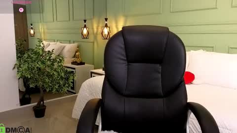 Snapshot of kataliina_18 chatting on February 3, 11:37 am Kat online show from February 3, 11:37 am