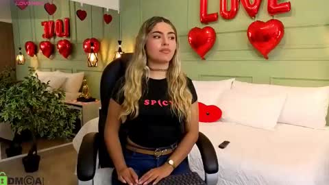 Snapshot of kataliina_18 chatting on February 13, 11:50 am Kat online show from February 13, 11:50 am