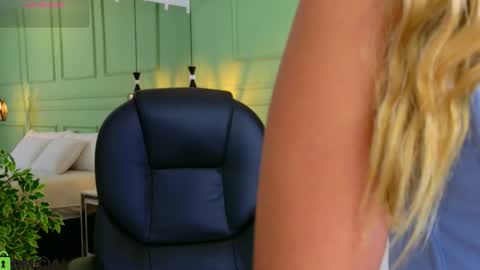 Snapshot of kataliina_18 chatting on March 4, 11:49 am Kat online show from March 4, 11:49 am