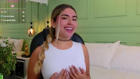 Snapshot of kataliina_18 chatting on March 6, 12:01 pm Kat online show from March 6, 12:01 pm