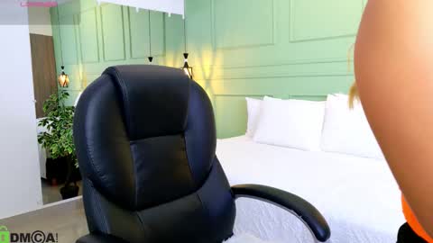 Snapshot of kataliina_18 chatting on March 12, 12:00 pm Kat online show from March 12, 12:00 pm