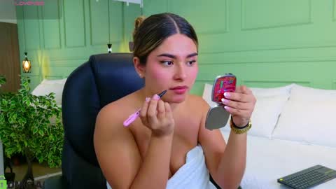 Snapshot of kataliina_18 chatting on April 1, 11:55 am Kat online show from April 1, 11:55 am