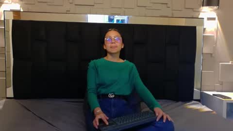 Katalina online show from November 7, 3:01 pm