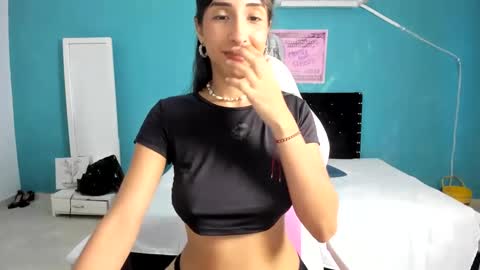 Snapshot of katalina_hot45 chatting on February 8, 6:01 pm katalina_hot45 online show from February 8, 6:01 pm