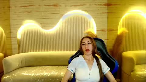 Katalina  online show from May 20, 8:15 pm