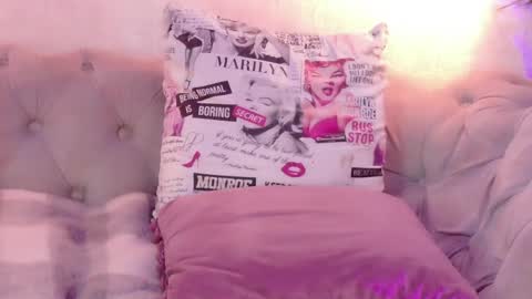 Snapshot of katalinalee_ chatting on March 31, 9:15 pm katalinalee_ online show from March 31, 9:15 pm