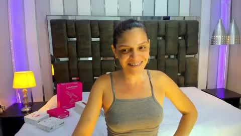 kate_roose online show from May 7, 8:36 pm