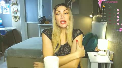 Snapshot of kate_space chatting on November 29, 2:14 am Therapist online show from November 29, 2:14 am