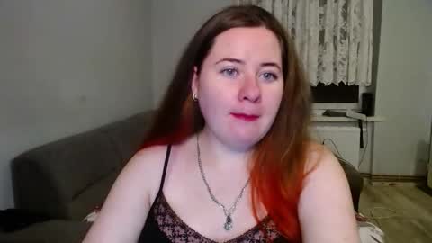 Snapshot of kateefox_ chatting on February 13, 8:27 pm KateeFox online show from February 13, 8:27 pm
