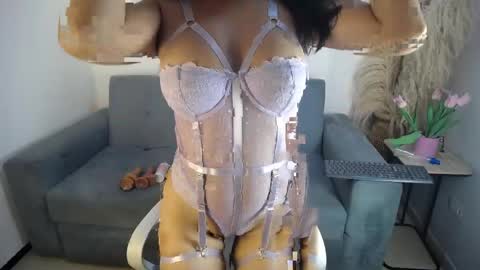 Snapshot of kateeowens_ chatting on May 2, 2:11 pm Kate online show from May 2, 2:11 pm