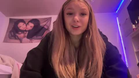 Snapshot of kateevanss_ chatting on September 23, 3:42 am kate online show from September 23, 3:42 am