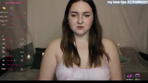 Snapshot of katelyn_sweety chatting on February 15, 6:44 pm Katelyn online show from February 15, 6:44 pm