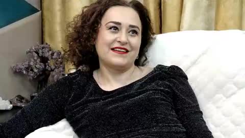 KateQueenston --  online show from May 3, 11:11 pm
