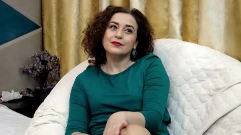KateQueenston --  online show from May 4, 8:49 pm
