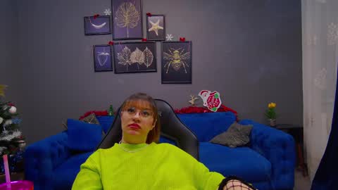 Snapshot of katewalker_ chatting on December 21, 9:36 pm Kate online show from December 21, 9:36 pm