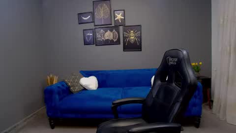 Snapshot of katewalker_ chatting on February 4, 6:17 pm Kate online show from February 4, 6:17 pm