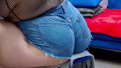 Snapshot of katewalker_ chatting on February 12, 12:37 am Kate online show from February 12, 12:37 am