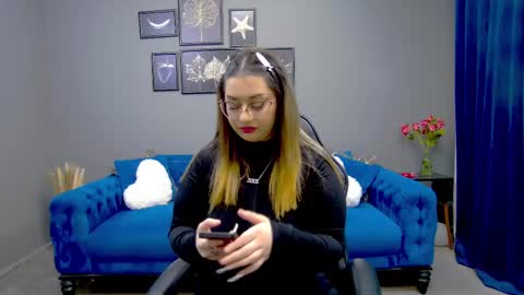 Snapshot of katewalker_ chatting on March 4, 6:18 pm Kate online show from March 4, 6:18 pm