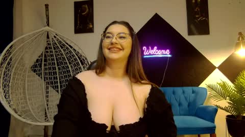 Snapshot of katewalker_ chatting on April 8, 7:25 pm Kate online show from April 8, 7:25 pm