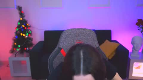 katewillows online show from December 20, 4:30 am