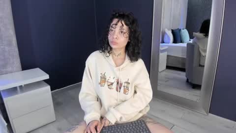 KatheGomez  online show from April 19, 2:22 am