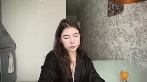 Snapshot of katheleenschraub chatting on June 24, 8:13 am Elle online show from June 24, 8:13 am
