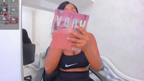 Snapshot of katherin_cruzz chatting on December 22, 1:22 pm katherin online show from December 22, 1:22 pm