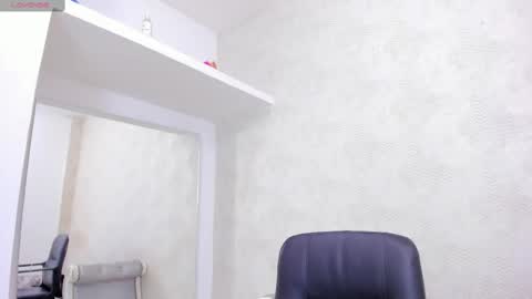 Snapshot of katherin_cruzz chatting on February 21, 12:50 pm katherin online show from February 21, 12:50 pm