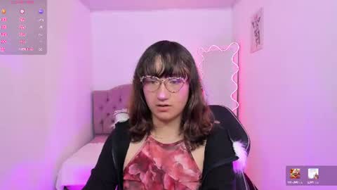 Snapshot of katherine_tay chatting on July 1, 7:02 pm KATHERINE online show from July 1, 7:02 pm