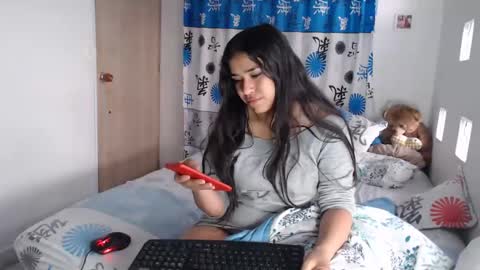 Snapshot of kathiie_ chatting on December 2, 11:01 am K A T H I E online show from December 2, 11:01 am