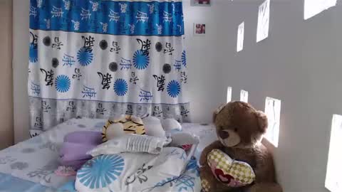 Snapshot of kathiie_ chatting on December 4, 5:55 pm K A T H I E online show from December 4, 5:55 pm