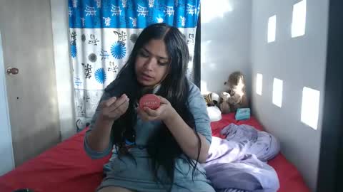 Snapshot of kathiie_ chatting on January 13, 12:02 pm K A T H I E online show from January 13, 12:02 pm