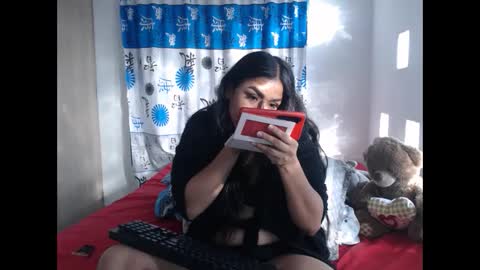 Snapshot of kathiie_ chatting on January 15, 12:25 pm K A T H I E online show from January 15, 12:25 pm