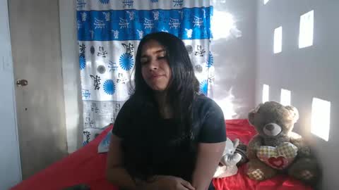 Snapshot of kathiie_ chatting on January 18, 12:36 pm K A T H I E online show from January 18, 12:36 pm