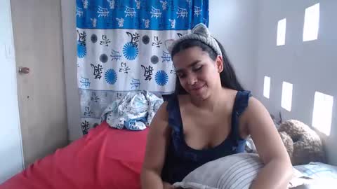 Snapshot of kathiie_ chatting on February 9, 7:30 pm K A T H I E online show from February 9, 7:30 pm