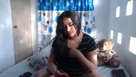 Snapshot of kathiie_ chatting on February 13, 12:00 pm K A T H I E online show from February 13, 12:00 pm