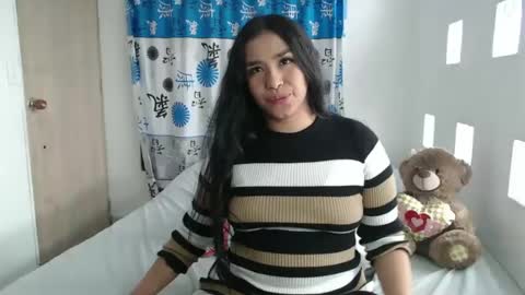 Snapshot of kathiie_ chatting on February 20, 6:46 pm K A T H I E online show from February 20, 6:46 pm