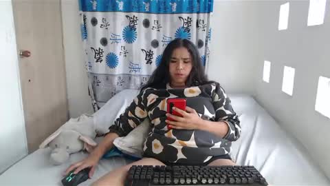 Snapshot of kathiie_ chatting on February 21, 8:38 pm K A T H I E online show from February 21, 8:38 pm