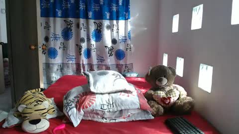 Snapshot of kathiie_ chatting on March 8, 1:25 pm K A T H I E online show from March 8, 1:25 pm