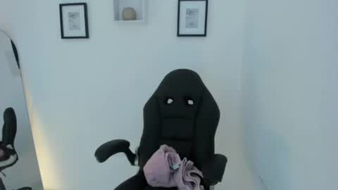 Katia  online show from May 9, 8:03 pm