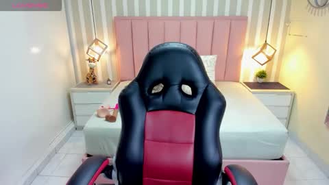 Snapshot of katiamoss1 chatting on September 24, 11:57 am KATIA online show from September 24, 11:57 am