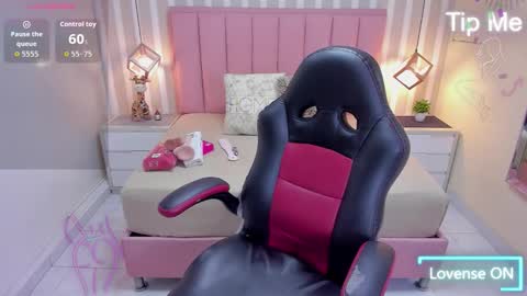 Snapshot of katiamoss1 chatting on October 15, 12:05 pm KATIA online show from October 15, 12:05 pm